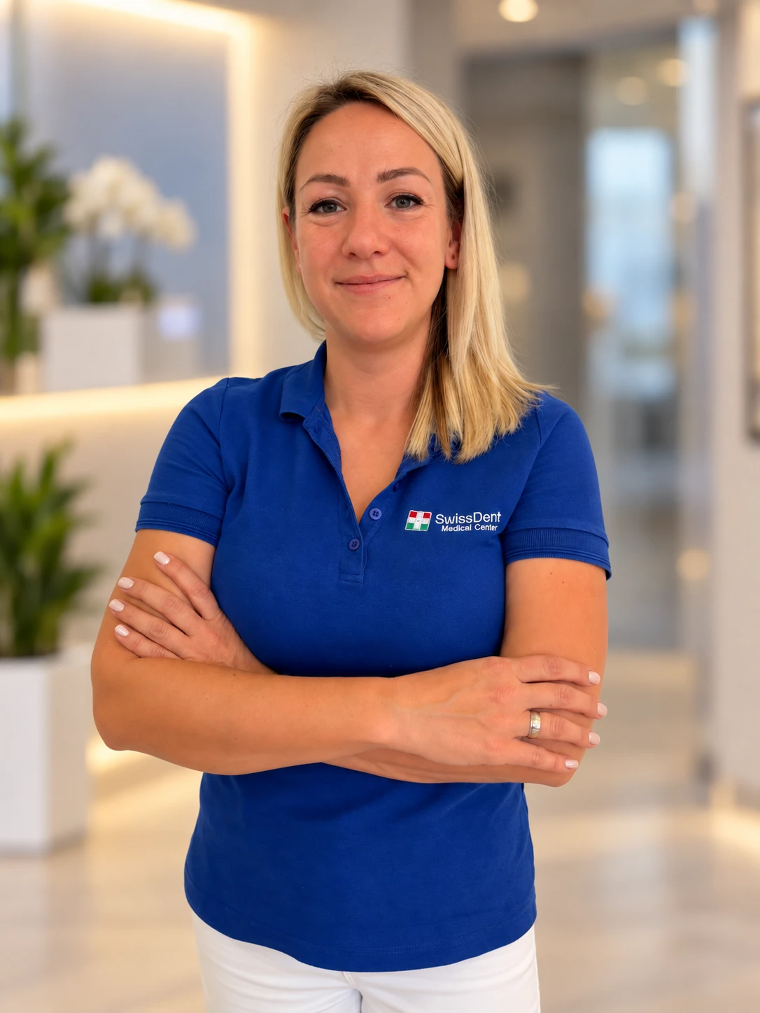 Károly-Horváth Brigitta, Mitarbeiterin an der Rezeption